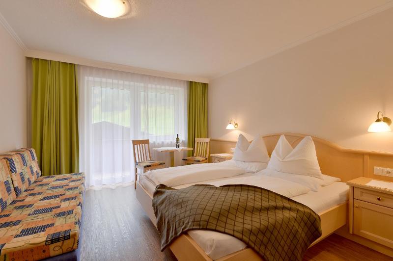 Double Room image 3