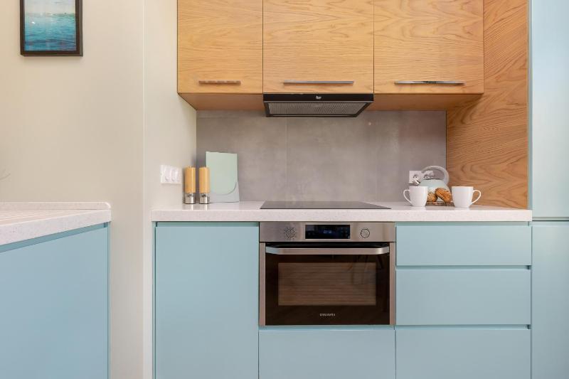Bright Blue Apartment with Balcony Parking and Air Conditioning in Warsaw by Noclegi Renters - image 8