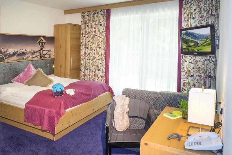 Comfort Triple Room with Balcony image 2
