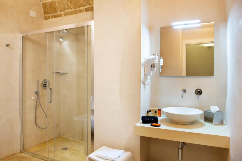 Classic Double Room image 1