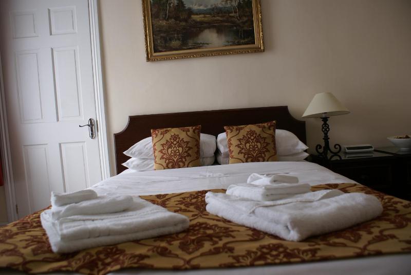 Small Double Room image 2