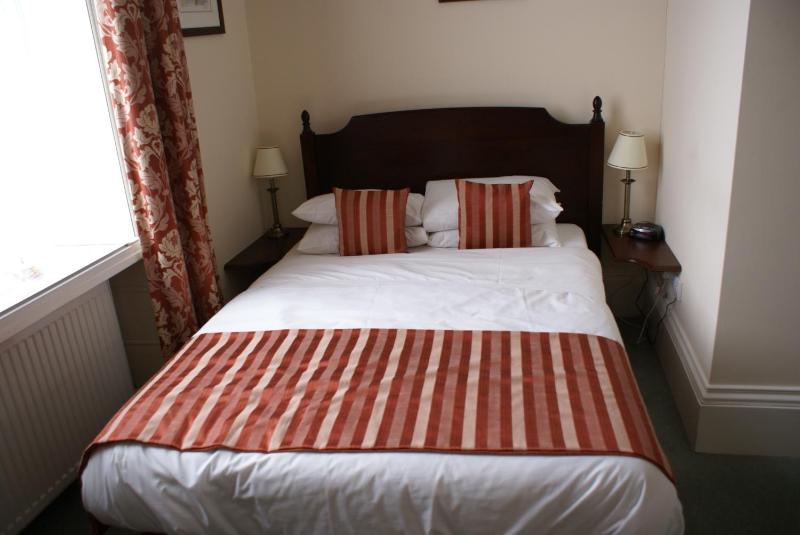 Double Room image 3