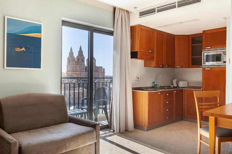 Studio with Sea View image 3