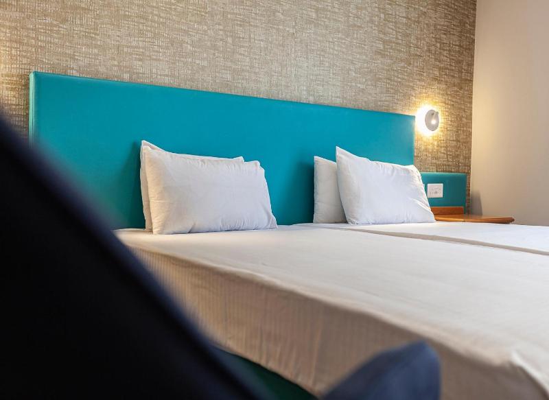 Economy Twin Room image 4