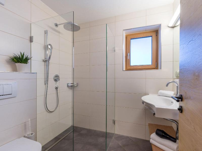 Superior One-Bedroom Apartment image 3