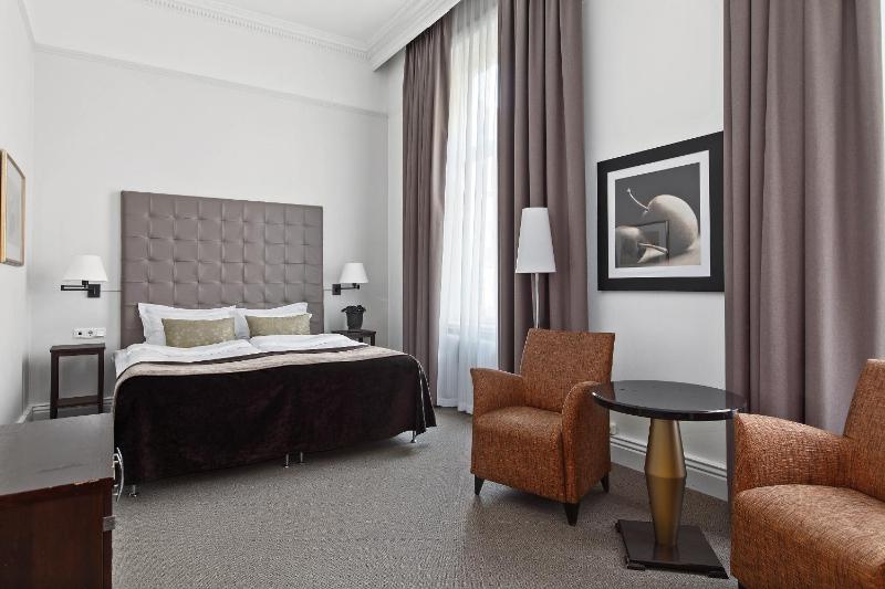 Deluxe Double or Twin Room image 1