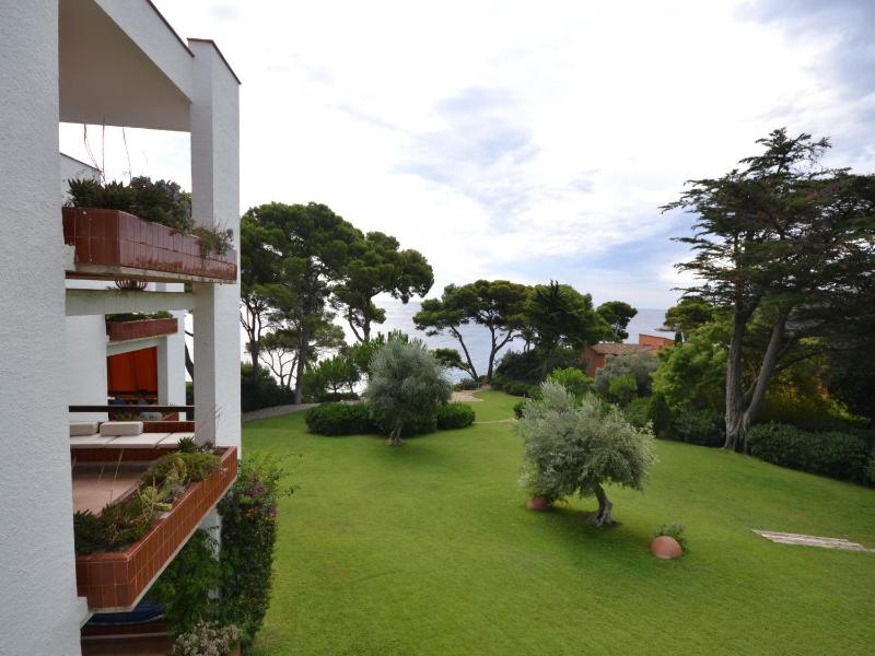 Apartamento Reformado en Aiguablava con Terraza - ES-226-32 - image 9