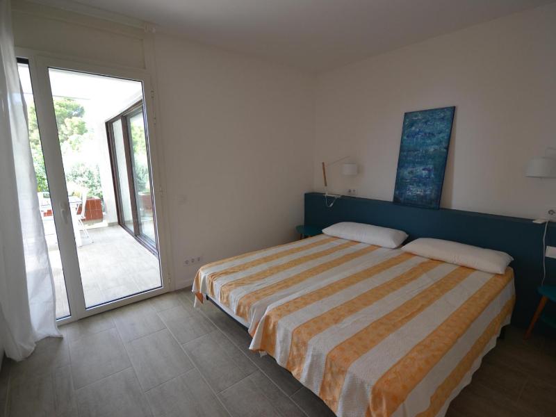Apartamento Reformado en Aiguablava con Terraza - ES-226-32 - image 10