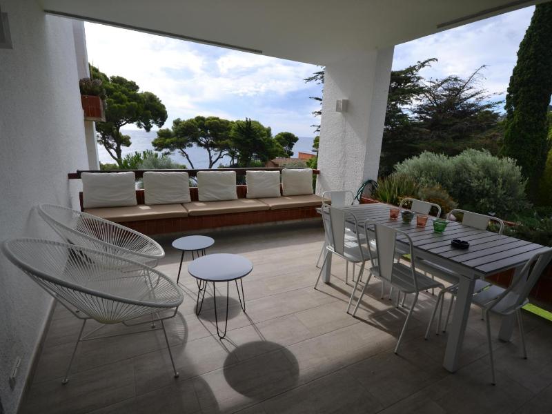 Apartamento Reformado en Aiguablava con Terraza - ES-226-32 - image 2