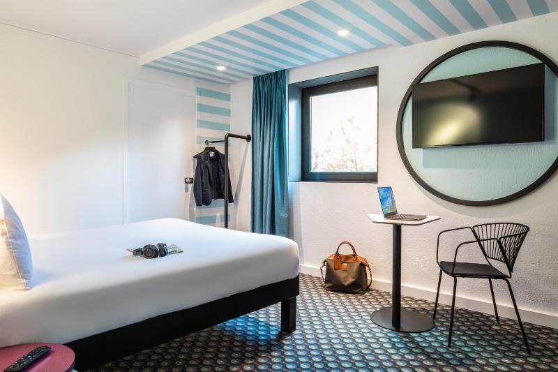 Standard Triple Room with One Double and One Single Beds image 4
