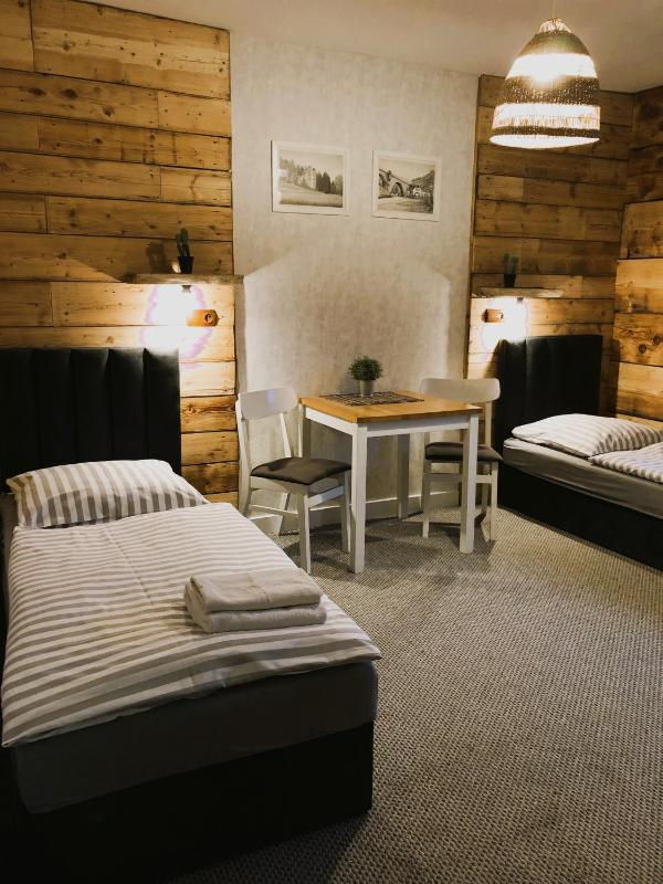 Twin Room image 4