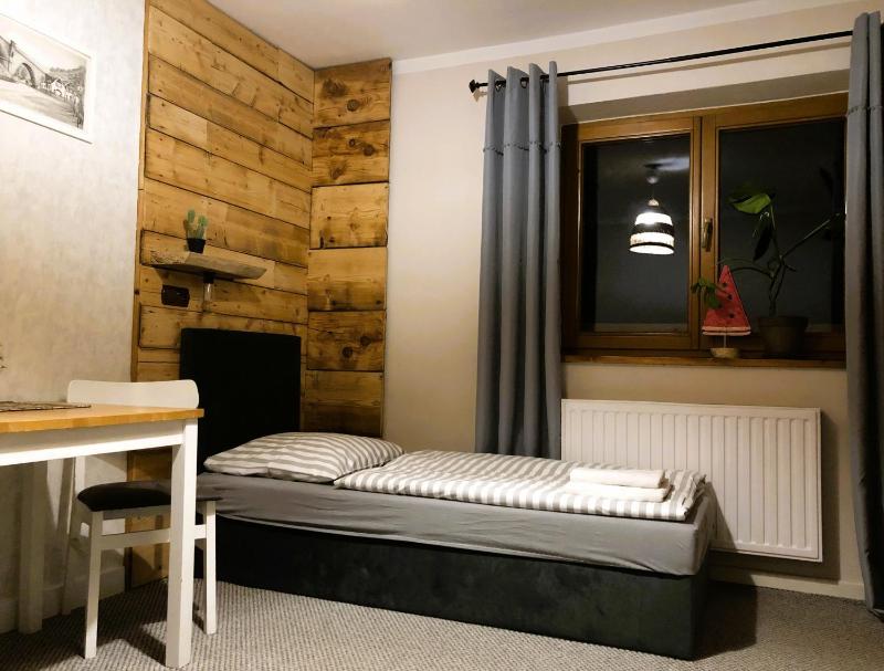 Twin Room image 3