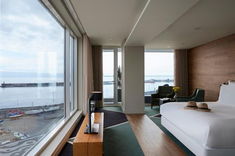 Suite with Sea View image 2