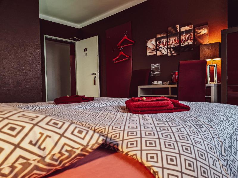 Double Room with Private Bathroom image 4