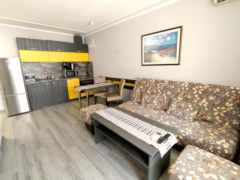 One-Bedroom Apartment image 3