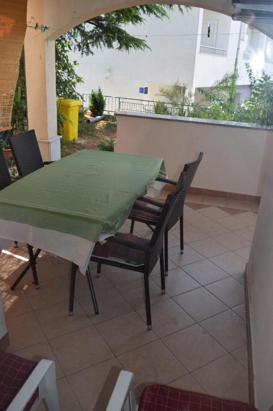 Two-Bedroom Apartment with Patio and Mountain View image 3