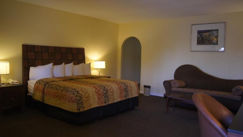 King Room - Smoking  image 3
