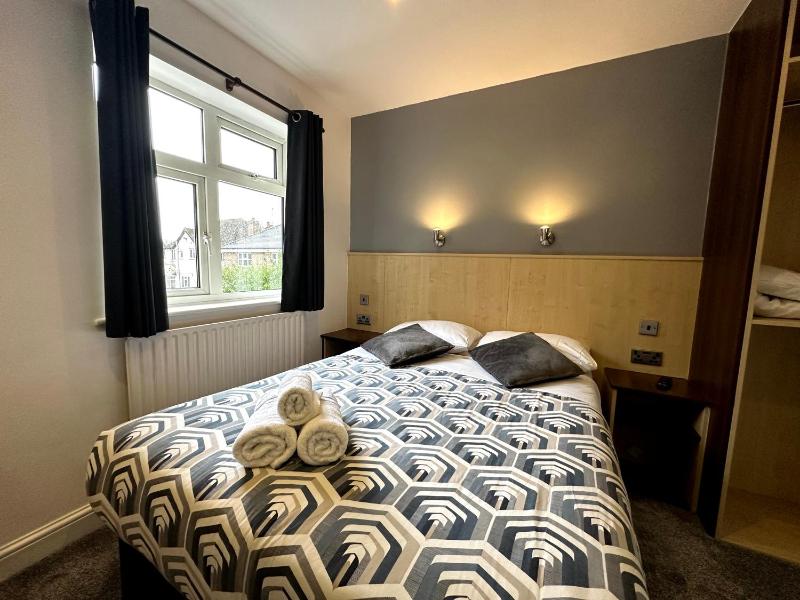 Double Room image 4