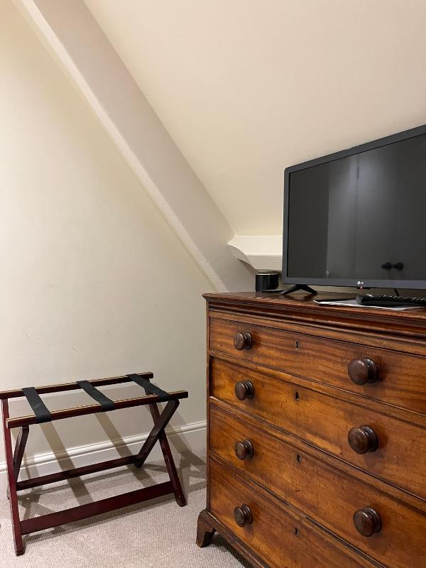 Small Double Room image 4