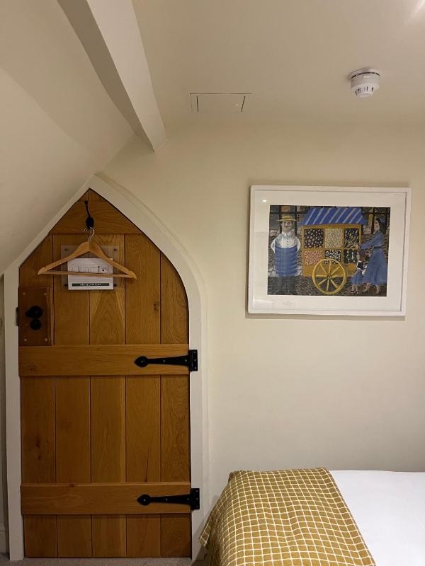 Small Double Room image 3