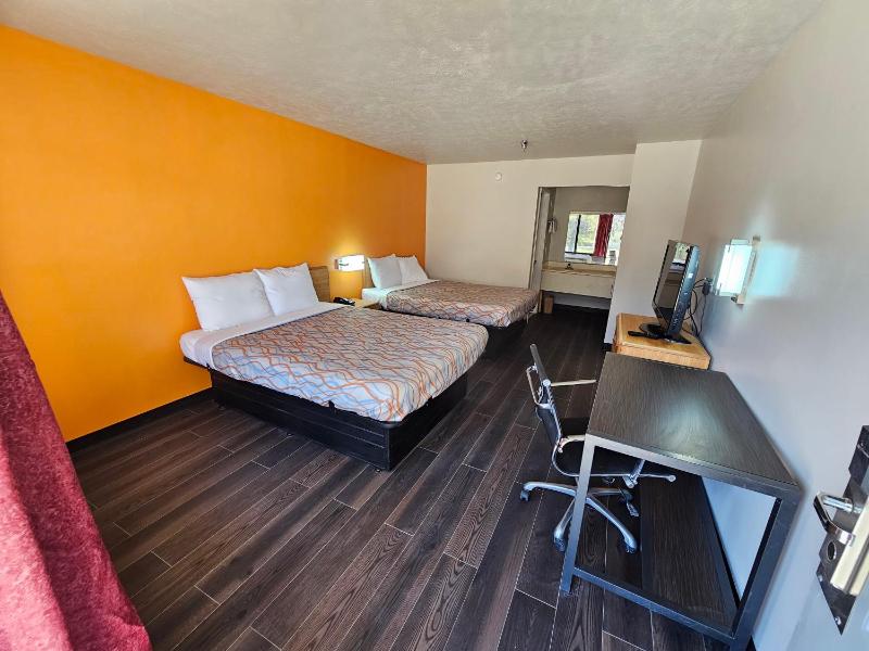 Double Room image 3