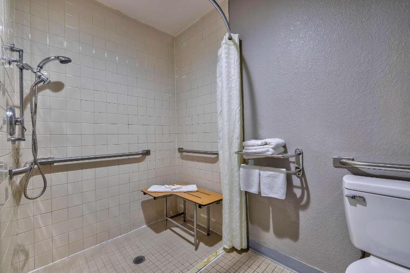 King Room with Roll-in Shower - Disability Access - Non-Smoking image 3