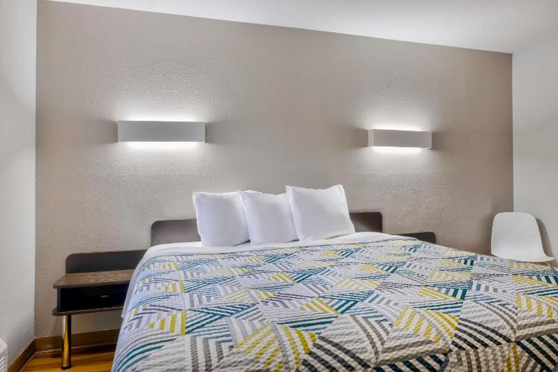 Basic Triple Room - Non-Smoking image 4