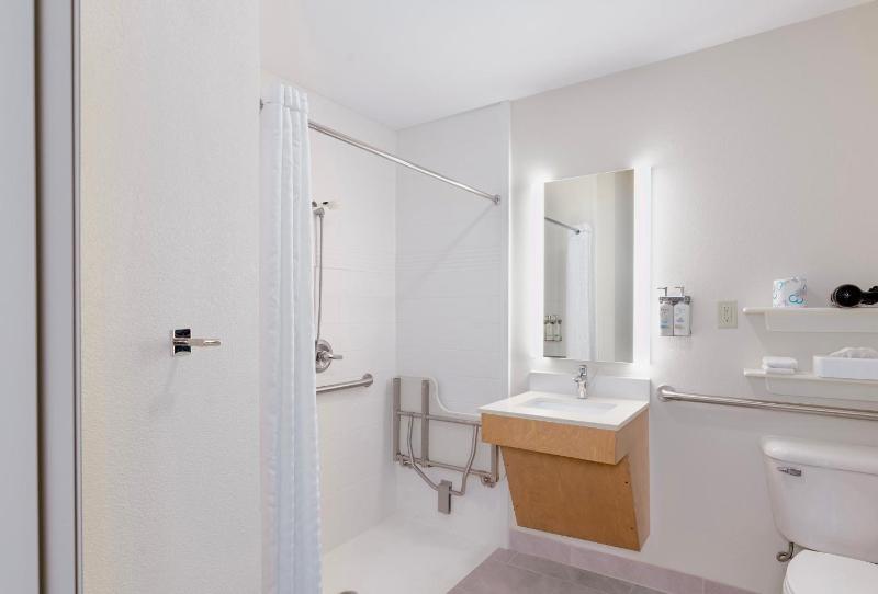Suite with Two Double Beds - Hearing Accessible image 2