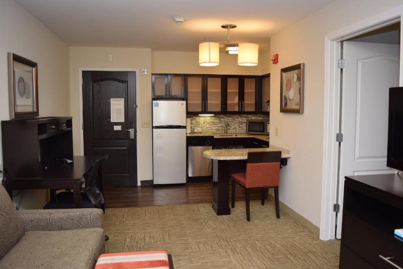 One-Bedroom Queen Suite -Non-Smoking image 2