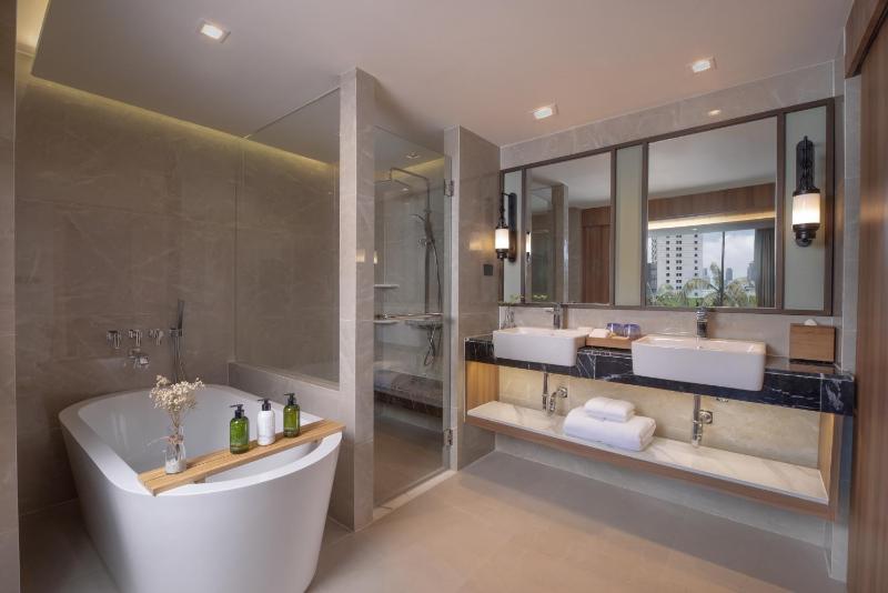  One Bedroom Pool View Suite  image 4