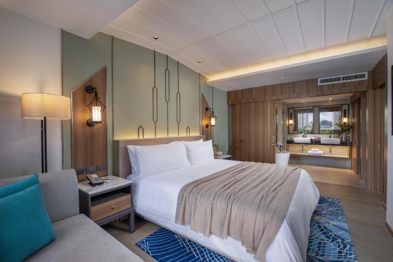  One Bedroom Pool View Suite  image 1
