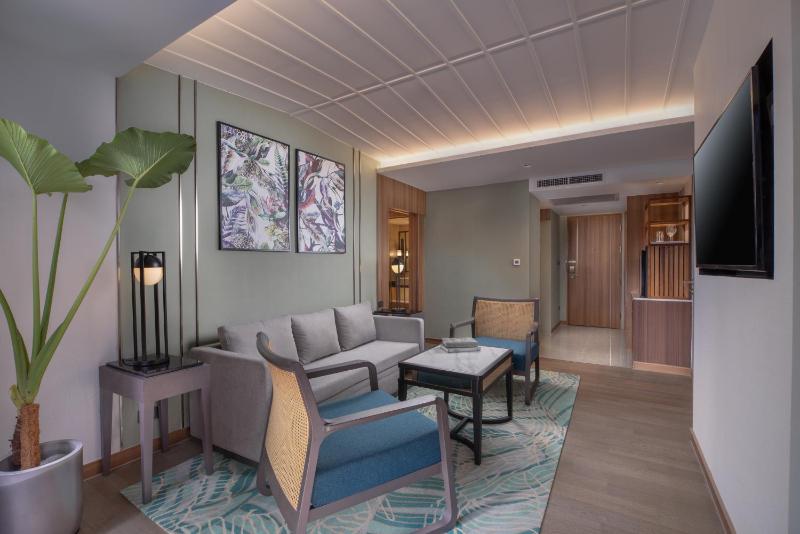  One Bedroom Pool View Suite  image 3