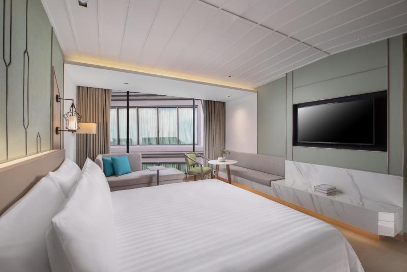 Deluxe Room image 3