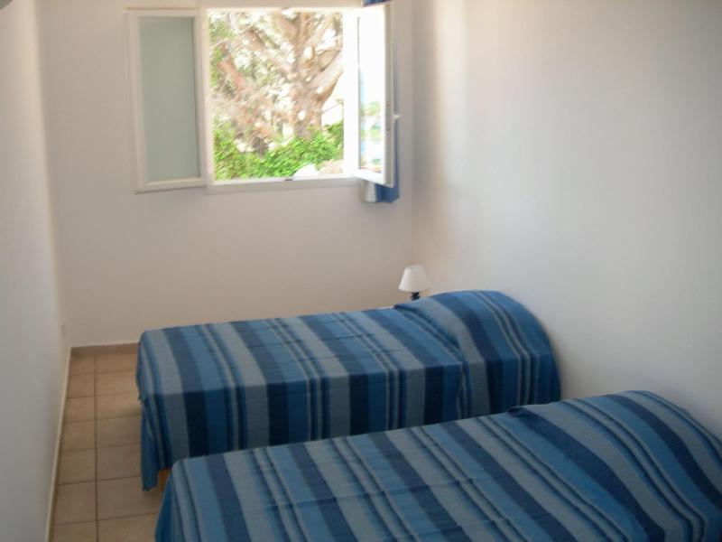 Two-Bedroom Apartment with Sea View (6 Adults) image 2