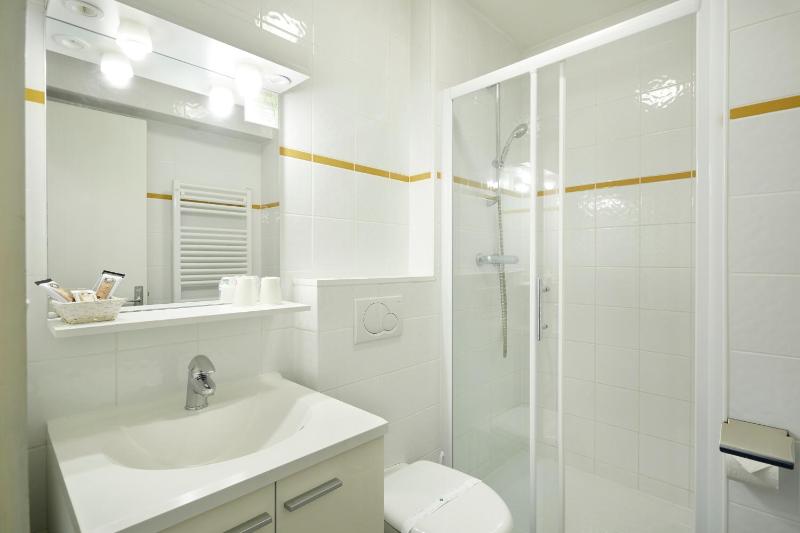Twin Room image 2