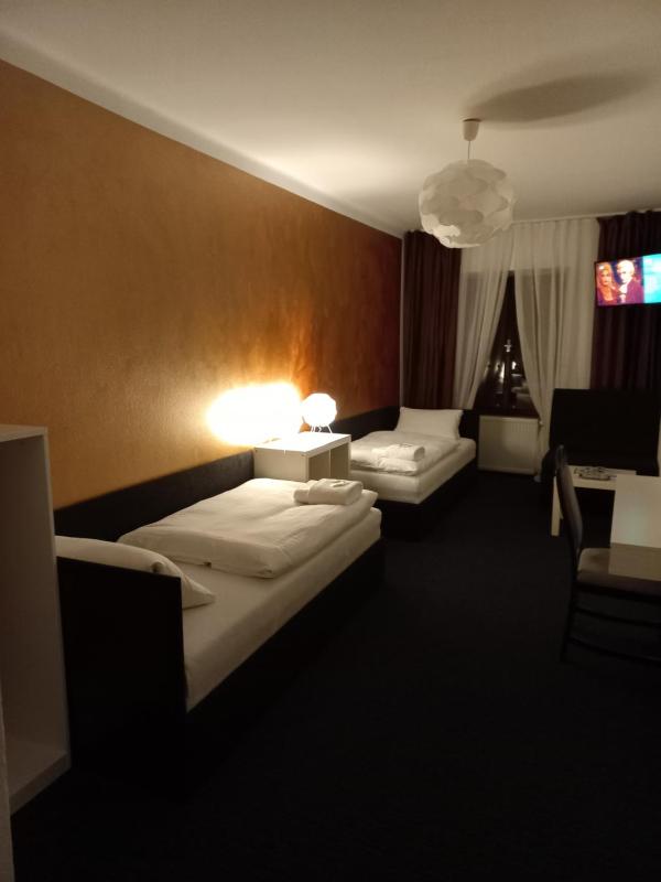 Twin Room image 1