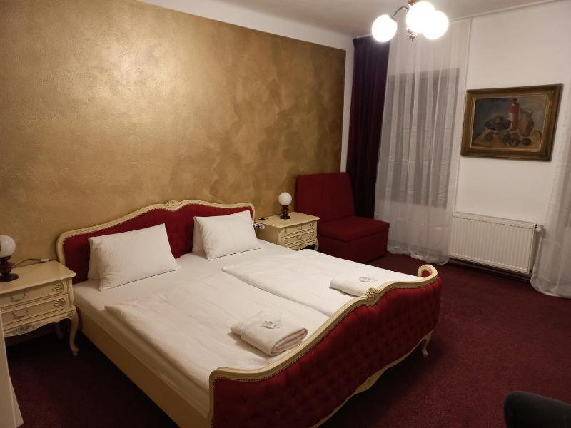 Double Room image 1