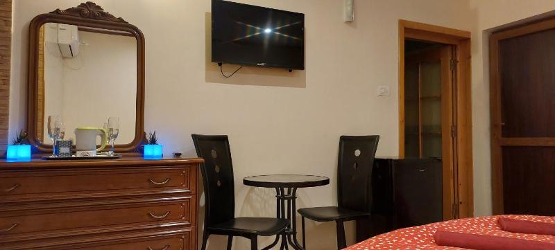 Double Room with Private Bathroom image 4