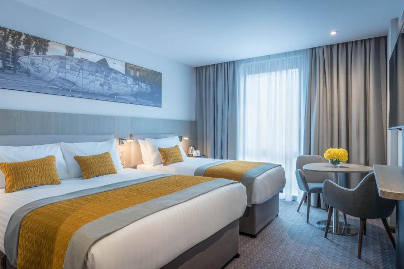 Superior King and Single Room image 1