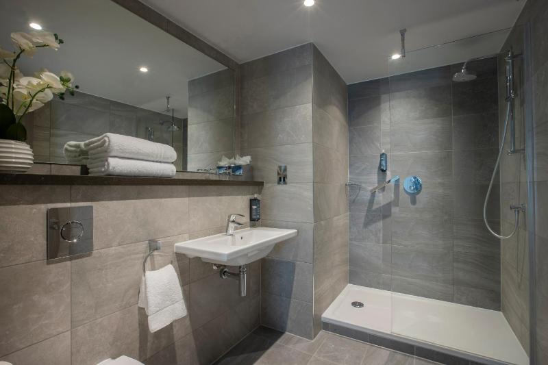 Superior King and Single Room image 3