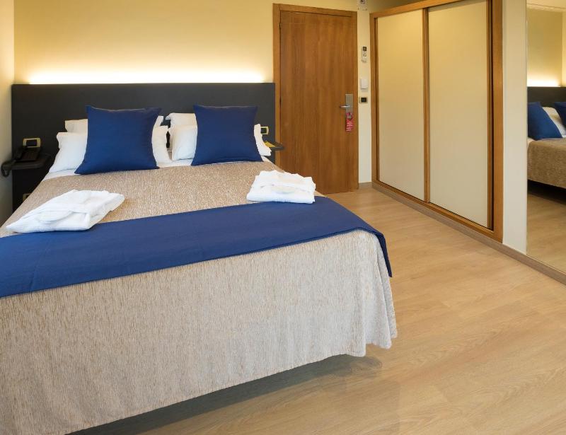 Double Room image 4