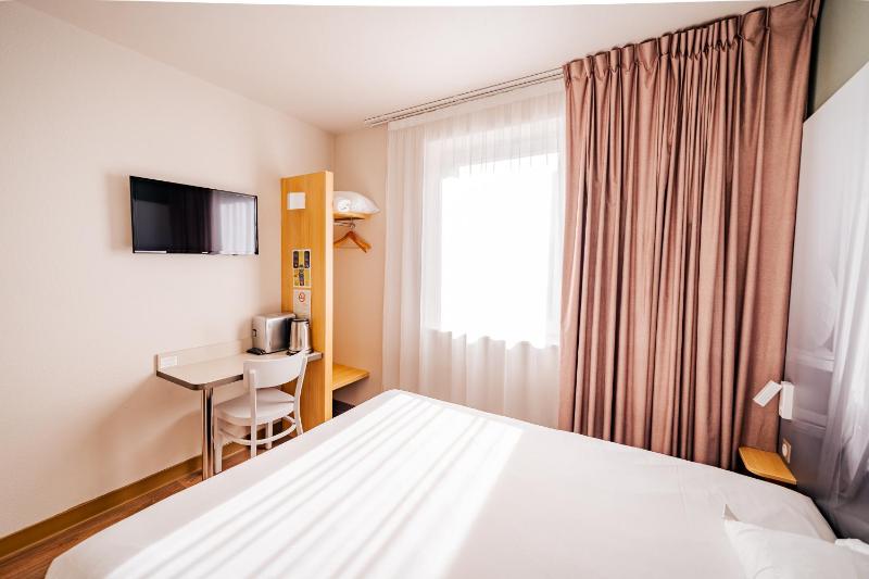 Double Room image 3