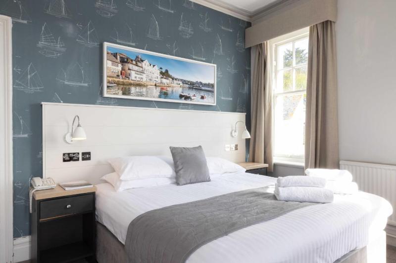 Classic Double Room with Sea View image 3