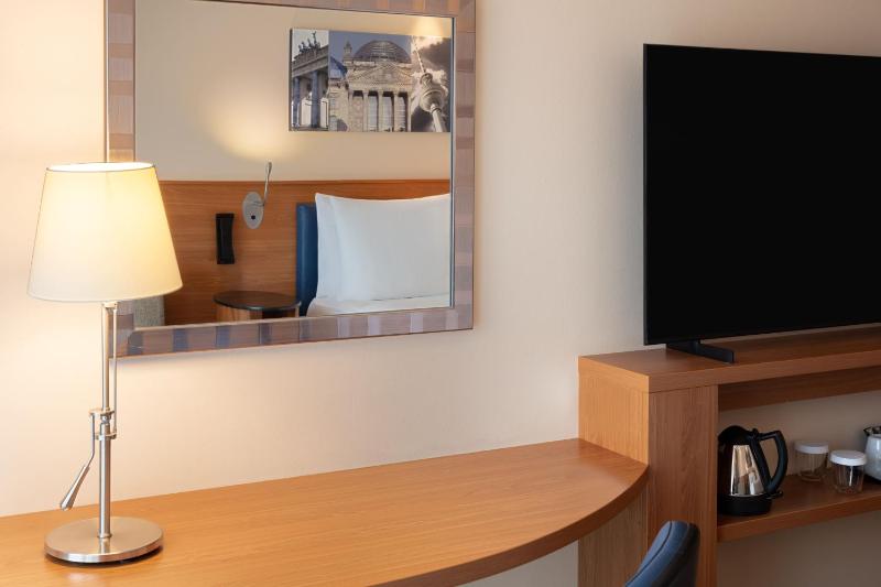 Queen Room - Mobility Access image 2