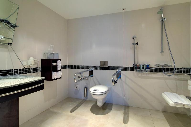 Queen Room - Mobility Access image 3