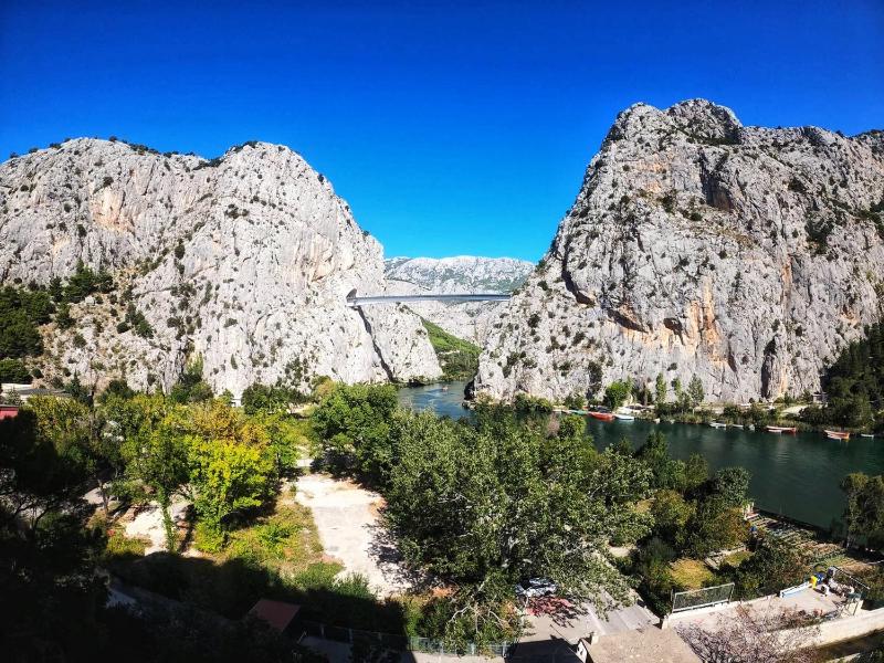 Double Room with Balcony and River View image 1