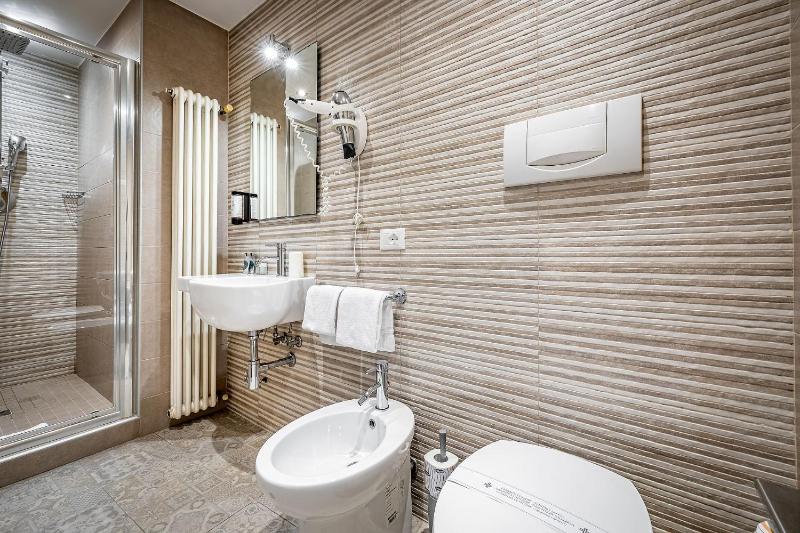 Budget Double Room image 4