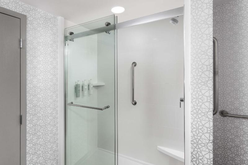King Room - Non-Smoking image 3