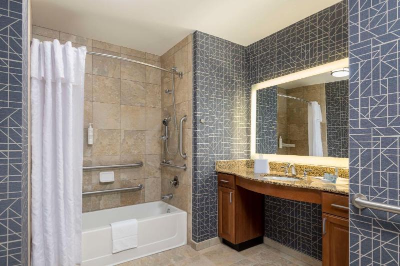 King Suite - Mobility Access/Non-Smoking image 2