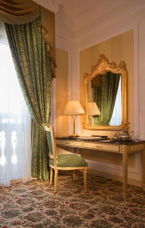 King Guest Room image 3